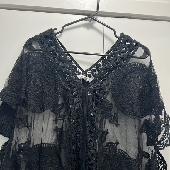 Urban Lux mesh/crochet beach cover - Picture 2 of 8